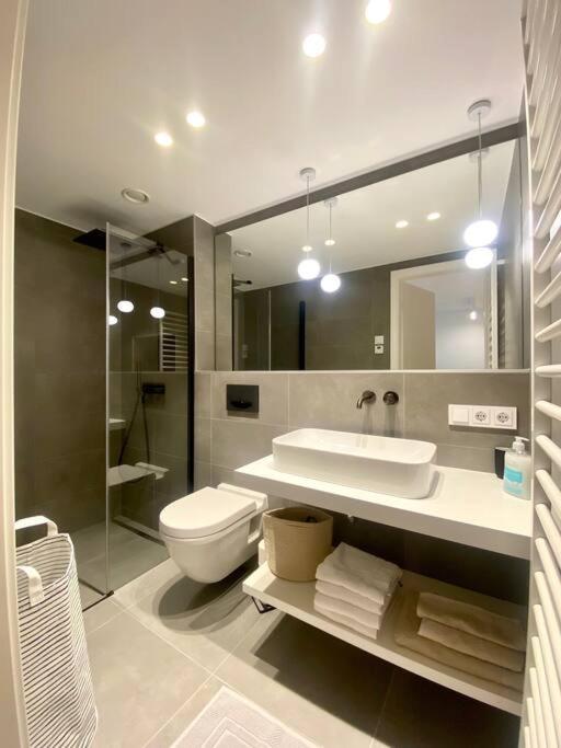 Charming Flat With Terrace & Parking * Luxemburg